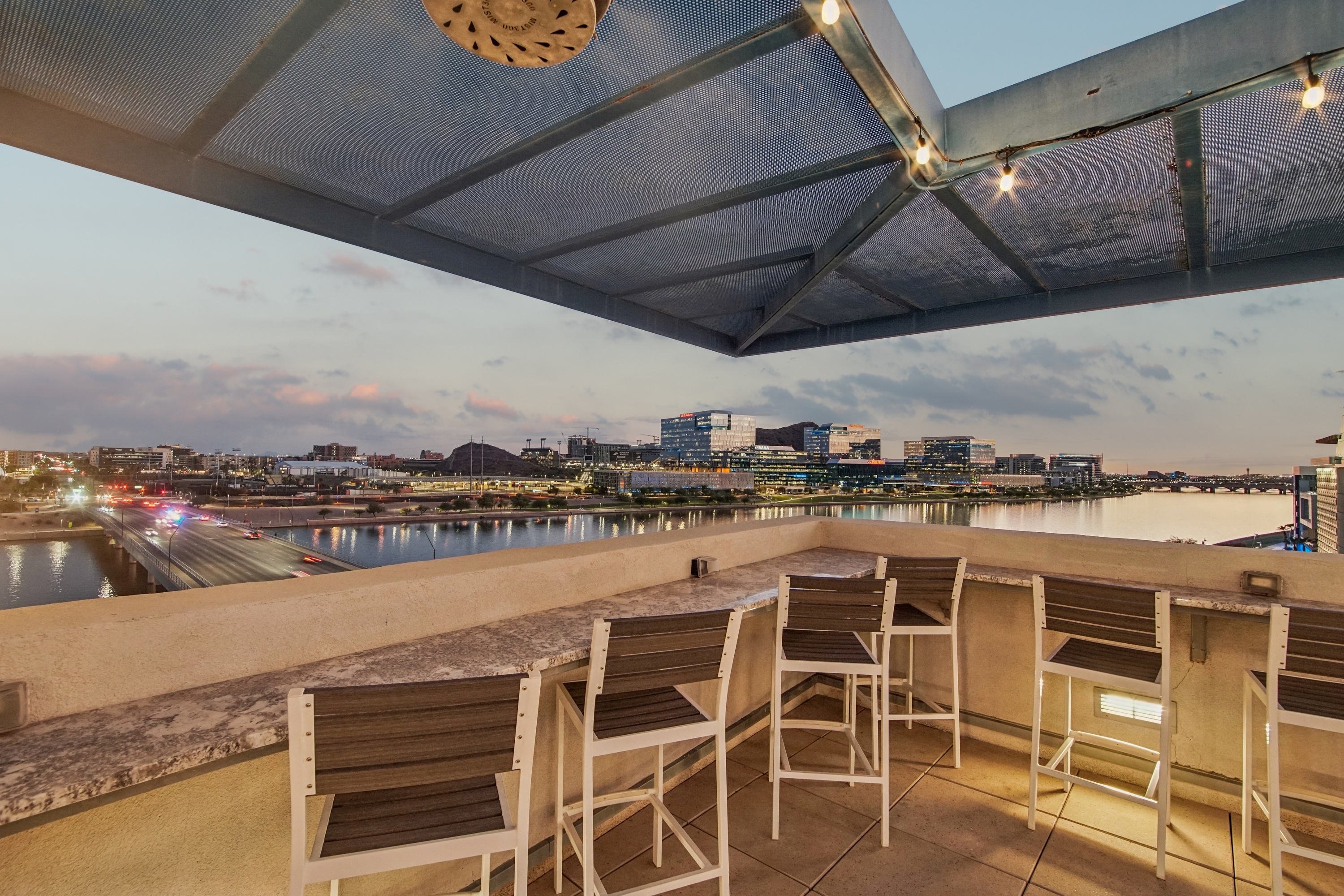 Rooftop lounge seating at Norte Town Lake Apartments in Tempe Arizona